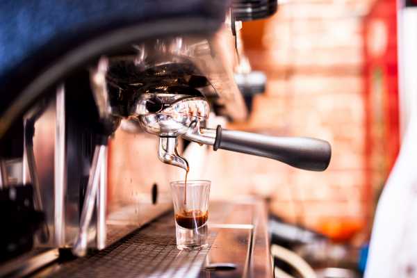 Cafetera en un bar